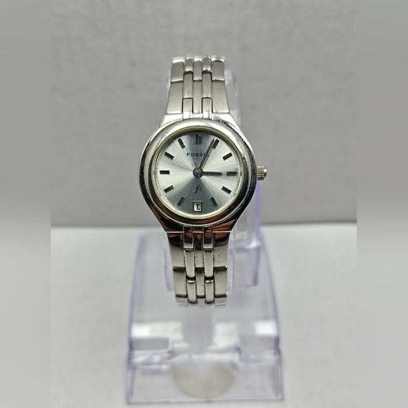 Fossil Watch Womens 24mm Round Date Silver Tone Classic F2 ES-9440 New Battery - Picture 1 of 9